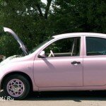 Лилия Киш рядом со своей машиной