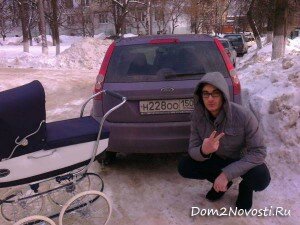 Тигран Салибеков с сыном на прогулке